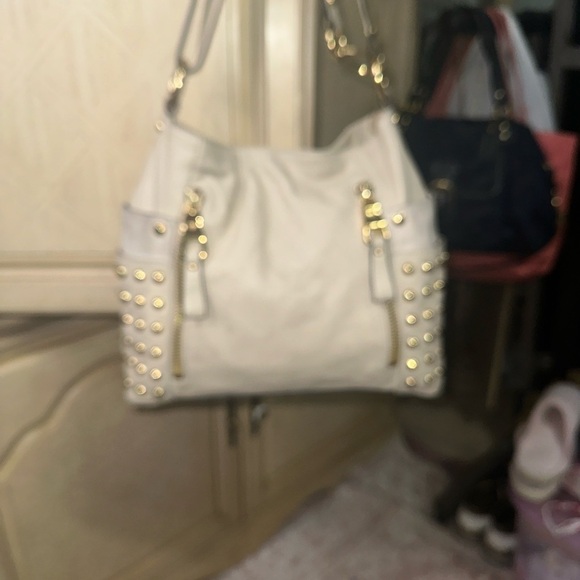 B Makowsky beautiful cream and gold studded shoulder back - Picture 1 of 10